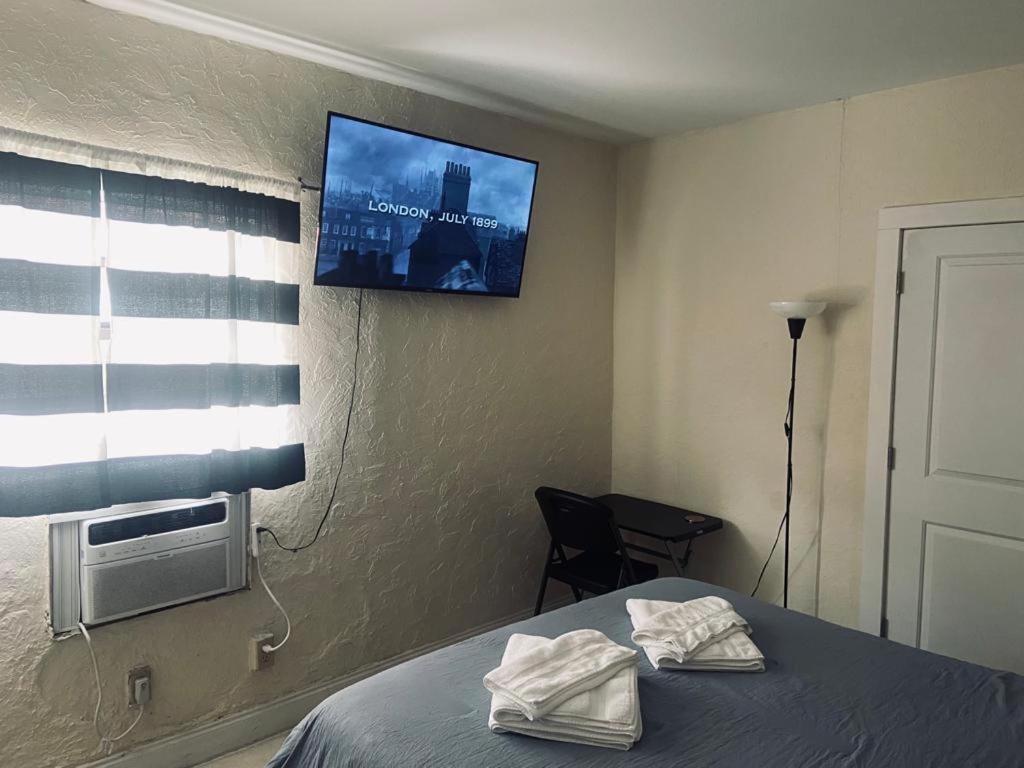 Pretty Private Room, Near The Airport - Free Parking - 02 *