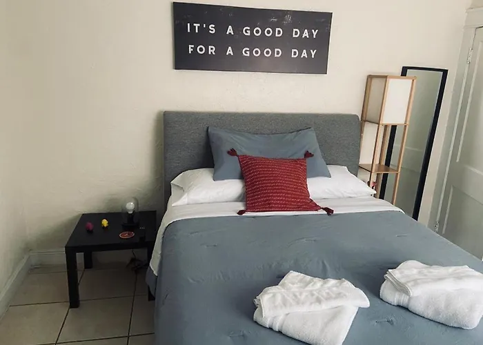 Pretty Private Room, Near The Airport - Free Parking - 02